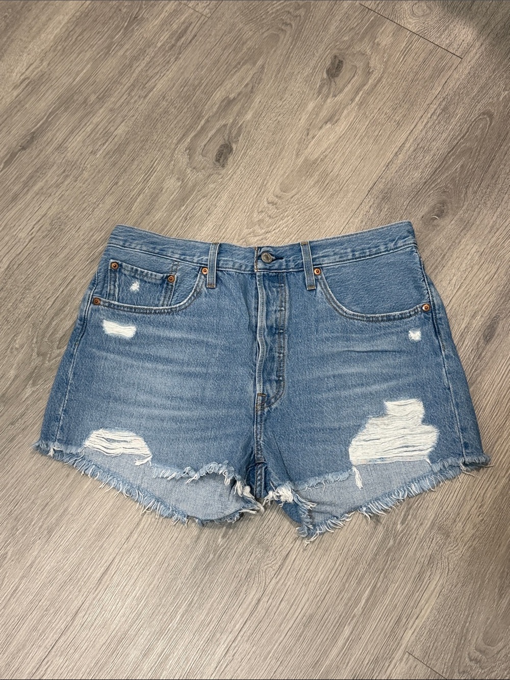 Women’s Denim High Rise Distressed Shorts Levi’s 501 size 31